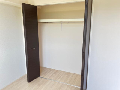 【収納】 | メゾンド・マレ | 【メゾンド・マレ】南側クローゼット内部