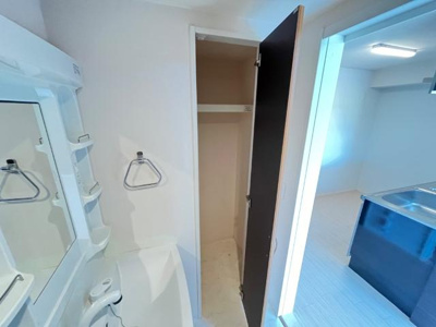 【設備】 | メゾンド・マレ | 【メゾンド・マレ】洗面台横の収納スペース