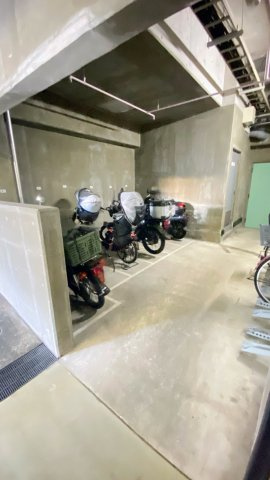 コスモ西宮山手の駐車場|バイク置き場