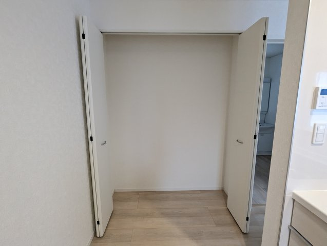 ひたちなか市磯崎町　第３の収納|キッチン横にある収納スペースには、備蓄品や非常食のストックなどたっぷり収納していただけます