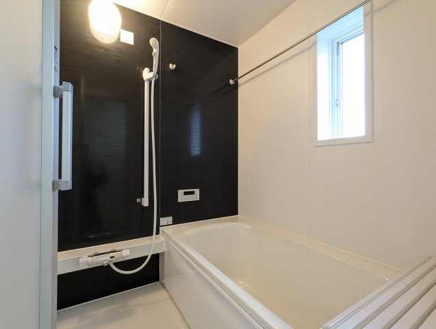 ひたちなか市磯崎町　第３の浴室|足が伸ばせる浴槽で、1日の疲れを癒してください～！リラックスタイムを～♪