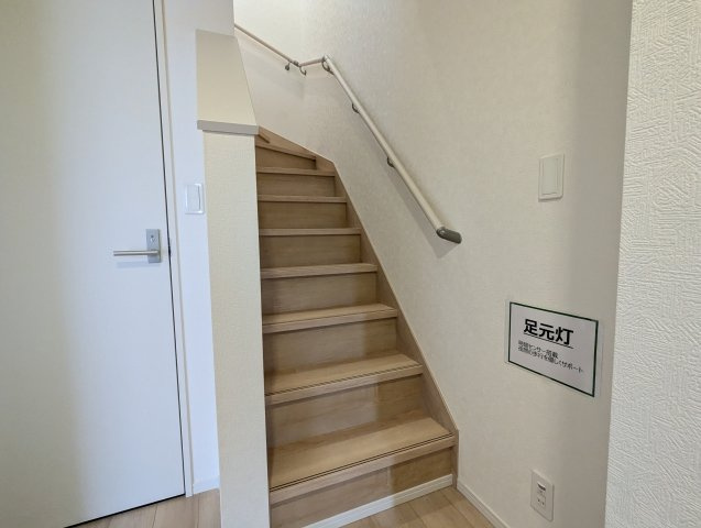 ひたちなか市磯崎町　第３のその他|階段は手すり付きで小さなお子様も安心です