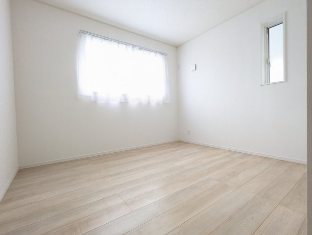 ひたちなか市磯崎町　第３の洋室|お子様の成長にも対応でき窓の位置が高いので子供部屋に適しています。マイホームだからこその喜び。