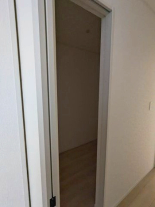 ひたちなか市磯崎町　第３の収納|ウォークインクローゼットには衣類だけでなく、趣味のグッズもたっぷり収納できます