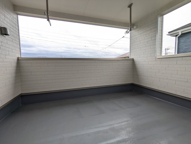 ひたちなか市磯崎町　第３のバルコニー|広々としたルーフバルコニーで家族全員の洗濯物も干せちゃいます！
