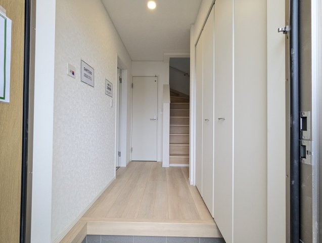 ひたちなか市磯崎町　第３の玄関|明るい玄関で一日の始まりの扉をあけてでかけましょう♪