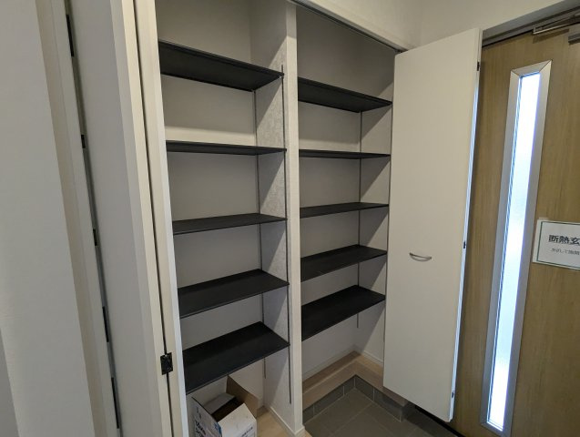 ひたちなか市磯崎町　第３の収納|玄関のシューズボックスは家族全員の靴がしまえるから、いつでもすっきりとした玄関♪
