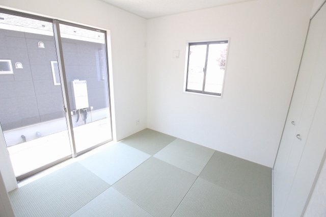 小山市東間々田2丁目　第7　4号棟の和室|押入付きの4.5帖和室は布団や季節物もしっかり収納でき、すっきり片付きます！