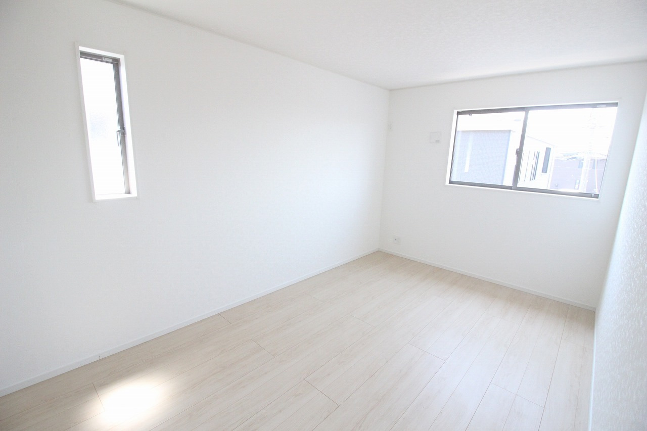 小山市東間々田2丁目　第7　4号棟の子供部屋|2階南側の7.5帖洋室は、ゆとりある広さでお子さま部屋や主寝室としても使いやすい空間です！