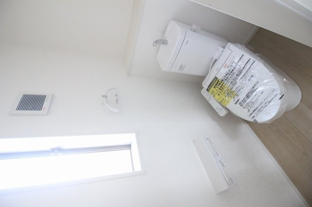 小山市東間々田2丁目　第7　4号棟のトイレ|2階にもトイレがあるので、朝の混雑時や夜間も気兼ねなく使えて便利です！