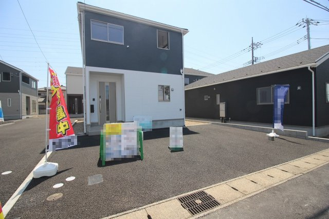 小山市東間々田2丁目　第7　4号棟の駐車場|2台並列駐車可能なゆとりの駐車スペース！車の出し入れもしやすく来客時にも便利です！