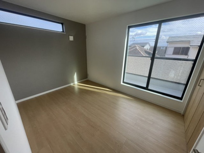 【内観：施工例】 | 【プレイワーク鳥飼本町3丁目】鳥飼北小・新築建売・4LDK | スタンダードな洋室です