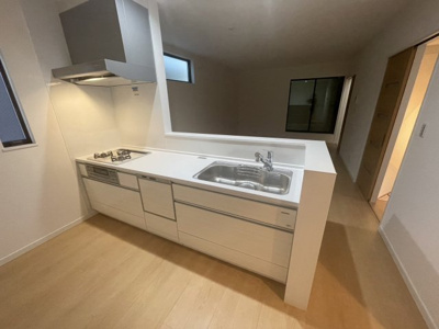 【内観：施工例】 | 【プレイワーク鳥飼本町3丁目】鳥飼北小・新築建売・4LDK | 使いやすいキッチンです