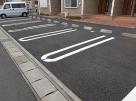 駐車場があるので、車を買う予定の方も安心です