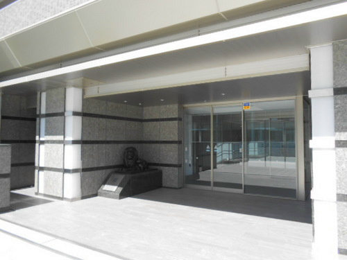 ライオンズプレイズ鳴海タワーのエントランス