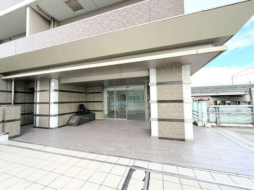 ライオンズプレイズ鳴海タワーのエントランス