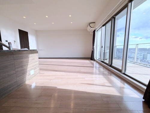 ライオンズプレイズ鳴海タワーの居間・リビング