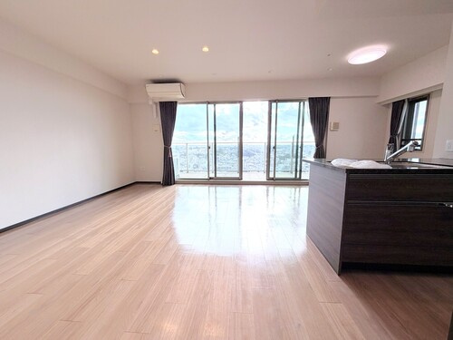 ライオンズプレイズ鳴海タワーの居間・リビング