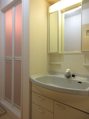 ライオンズマンション戸塚第５の洗面所|洗面所：洗面化粧台     （2025年12月撮影）