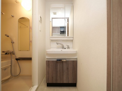 【洗面所】 | グランカリテ北梅田 | 独立洗面台です