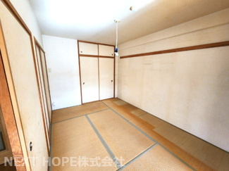 【和室】 | 昆陽池西アーバンコンフォート | 和室６帖です！足を伸ばして寛げる居室です♪天袋付きの押入れもございます！！