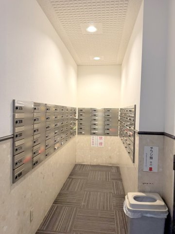 ビューネ梅島駅前のその他共用部分|集合ポスト