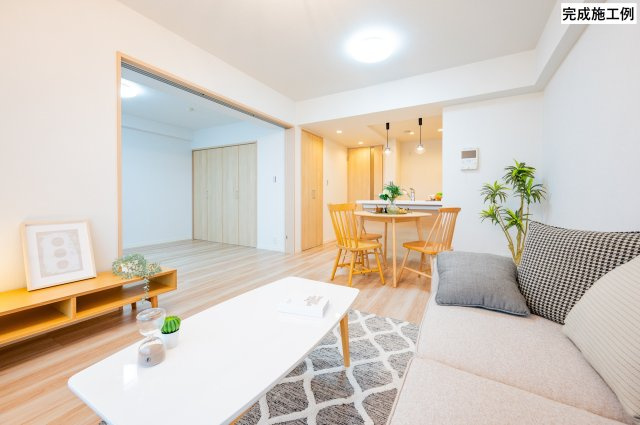 ビューネ梅島駅前の居間・リビング|※完成施工例の為、実際の仕様とは異なる場合がございます。