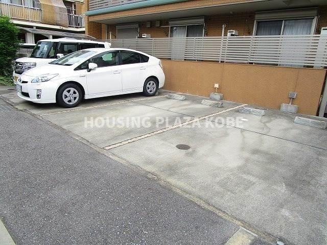 ドミール・ナチュレの駐車場