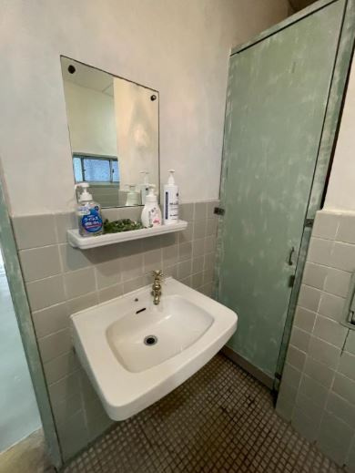 加地ビルの洗面所