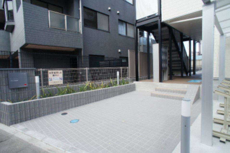 リブリ・与野本町のエントランス