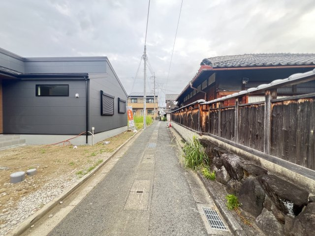 磯城郡田原本町　第2期全2棟の前面道路含む現地写真