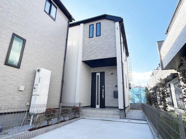 【外観】 | 練馬区大泉学園町1丁目　新築一戸建住宅　全6棟　(保谷店) | 2026年2月撮影/2台駐車可！外用品の収納に便利なSIC付4LDKの新築一戸建住宅です！