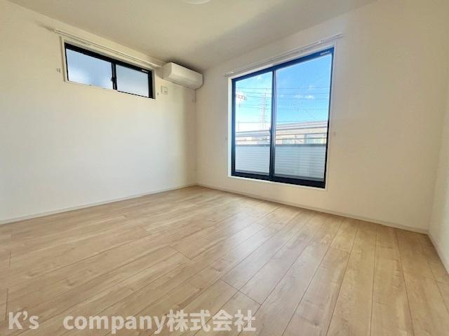 ●高座郡寒川町一之宮3丁目　中古戸建◎の寝室|洋室6帖◇バルコニーに出入りができるお部屋です◇