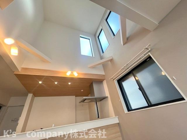 ●高座郡寒川町一之宮3丁目　中古戸建◎の内装|吹き抜け仕様で天井が高く開放感があります◇◇