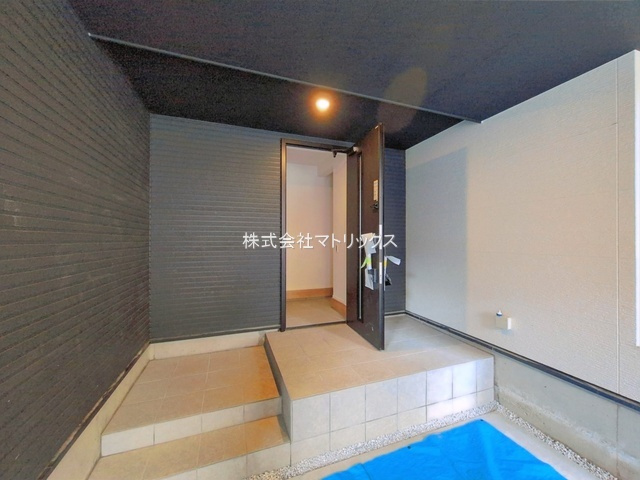 板橋区小茂根2丁目　22.5帖LDK×屋上×2台駐車　大型邸宅の玄関