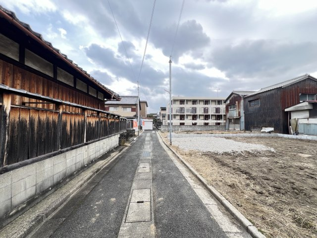 磯城郡田原本町　第2期全2棟　の前面道路含む現地写真