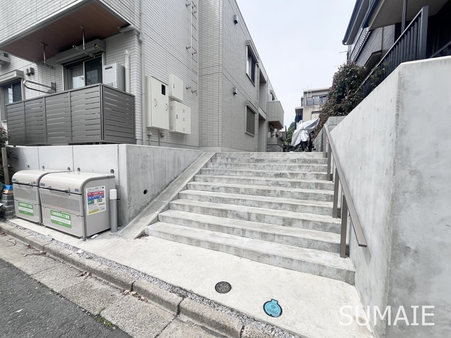 アヴァンス西が丘のエントランス|エントランスです☆