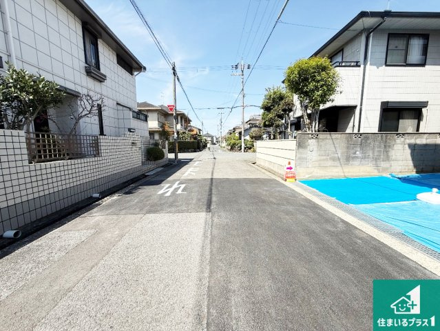 29(土)30(日)現地説明会！◆藤井寺市梅が園町　限定1邸の前面道路含む現地写真|周辺は閑静な住宅街！前面道路広々で車の出し入れも便利です。駐車が苦手な方でも安心して車庫入れできます！