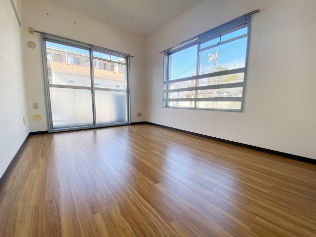 ハイデンス上の宮の洋室