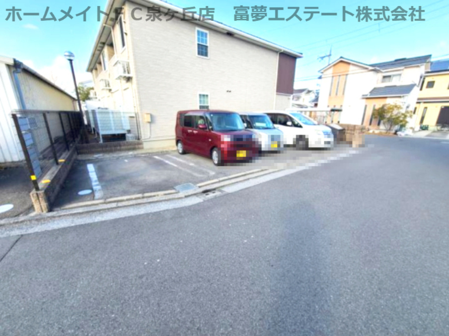 スペーシア1号館の駐車場