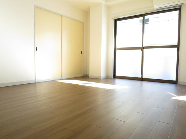 ハイネス瑞江の洋室