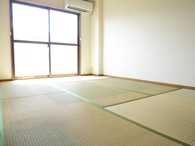 ハイネス瑞江の和室