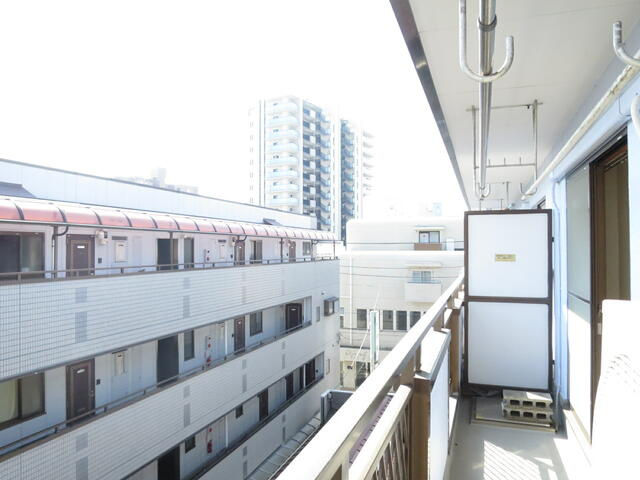 ハイネス瑞江のバルコニー