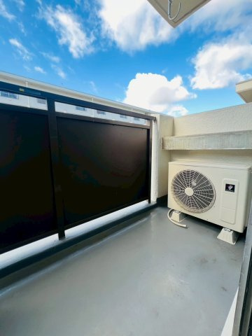 松が丘住宅14号棟のバルコニー