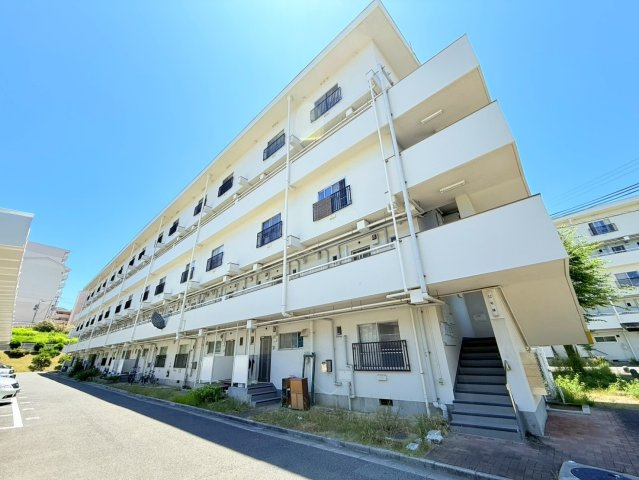 松が丘住宅14号棟の外観