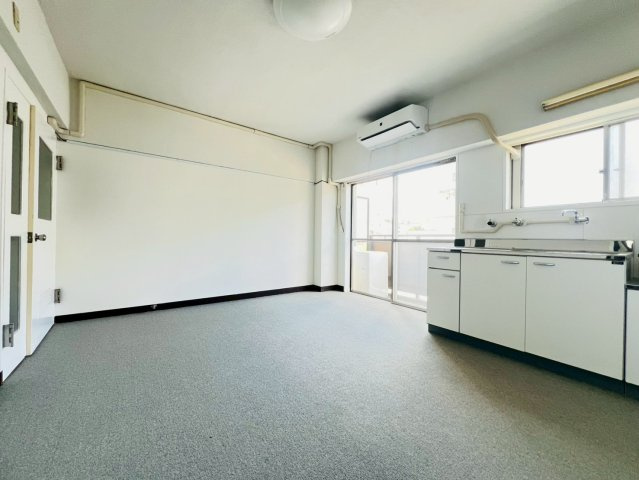 松が丘住宅14号棟の居間・リビング