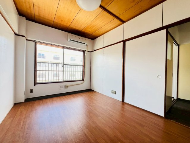 松が丘住宅14号棟の居間・リビング