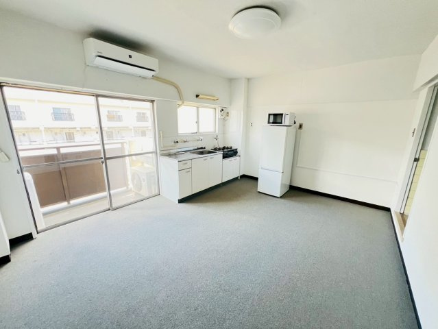 松が丘住宅14号棟の居間・リビング