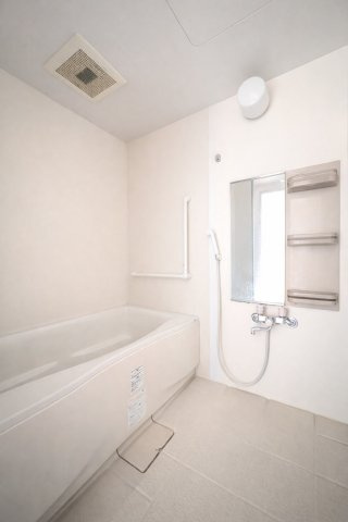 クインアゼリアの浴室