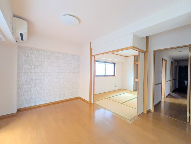 クインアゼリアの居間・リビング